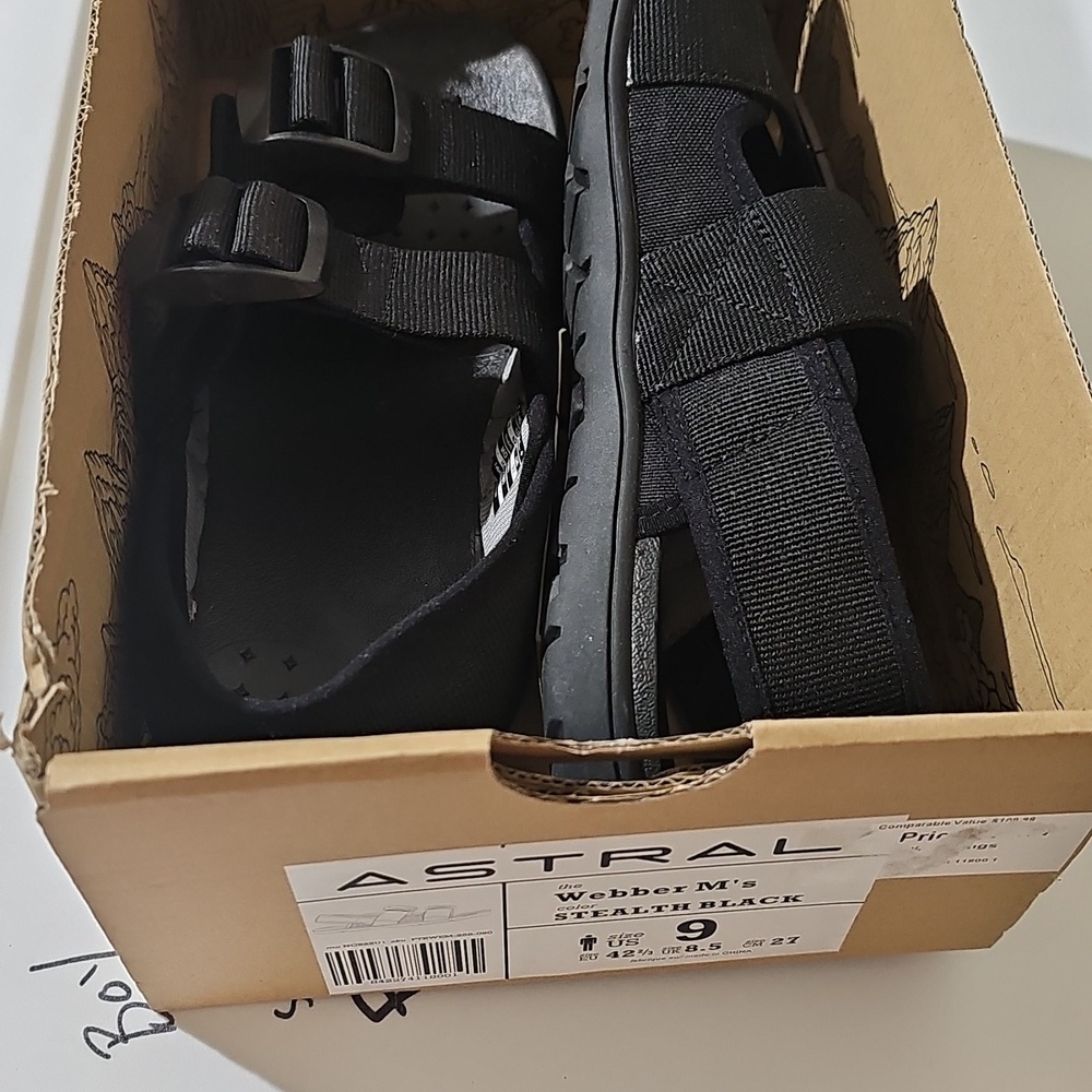 Astral Black Webber Sandals Size 9 New - Picture 11 of 13
